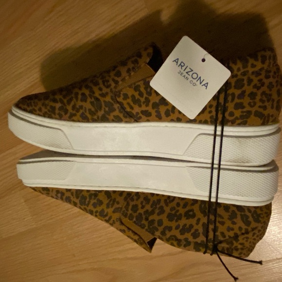 Slip on platform sneakers. NIB NWT. Animal print. Gorgeous print ! Size 9.5 - Picture 5 of 5